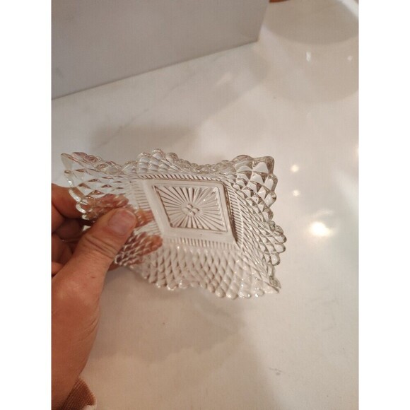 Vintage Indiana Diamond Point Glass Serving Dish Scalloped Edges - Picture 3 of 10